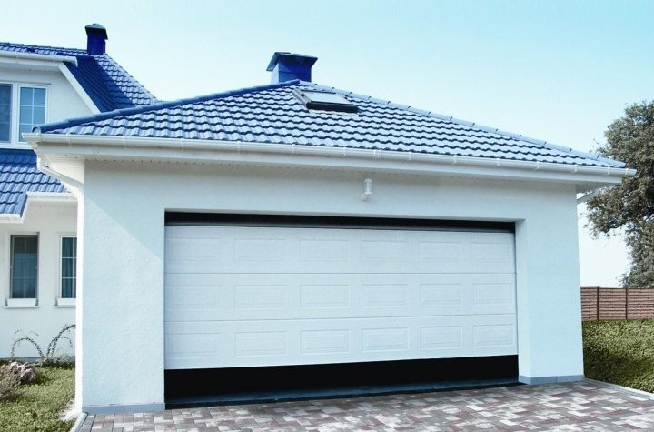 Гаражные ворота и системы освещения - обеспечение безопасности при подъезде к гаражу